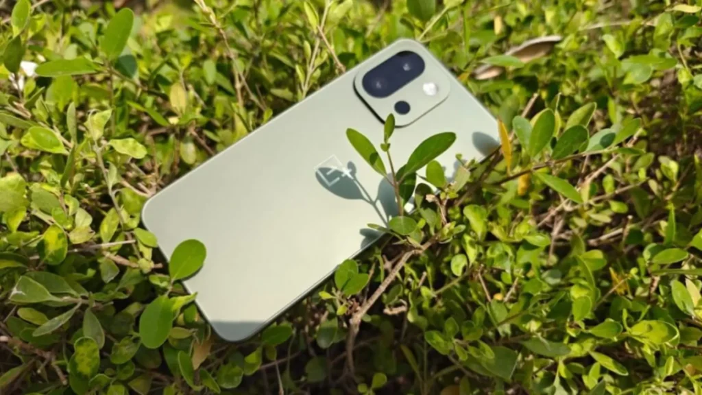 OnePlus 15 to Launch Soon: Snapdragon 8 Elite 2, 200MP Camera, 7000mAh Battery, and More